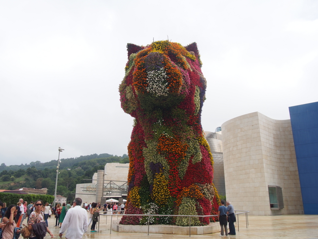 ビルバオ グッゲンハイム美術館の作品を紹介します ツギタビ